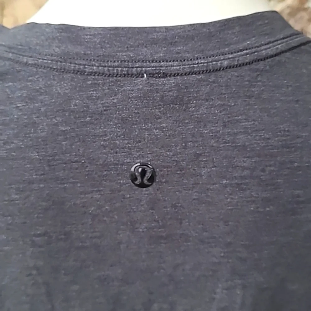 Lululemon Athletica Long Sleeve V Neck Top in Heathered Charcoal Gray